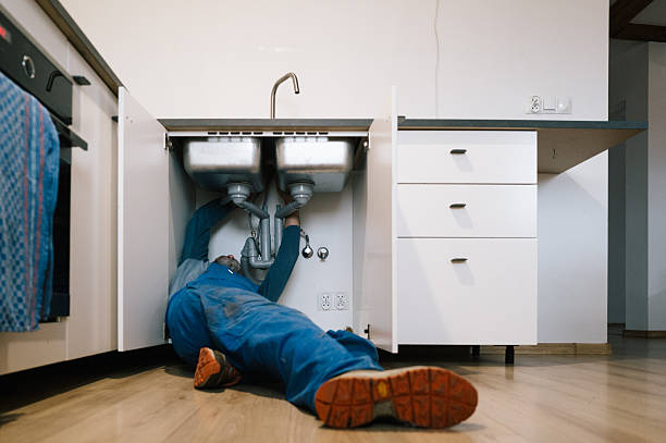 Professional Emergency Plumber technician working in Bronxville, NY